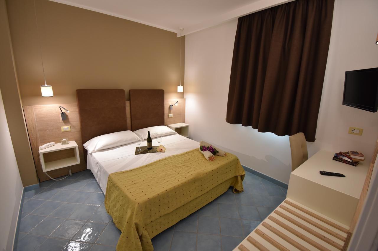 Baia Del Godano Resort & Spa 카포바티카노 외부 사진