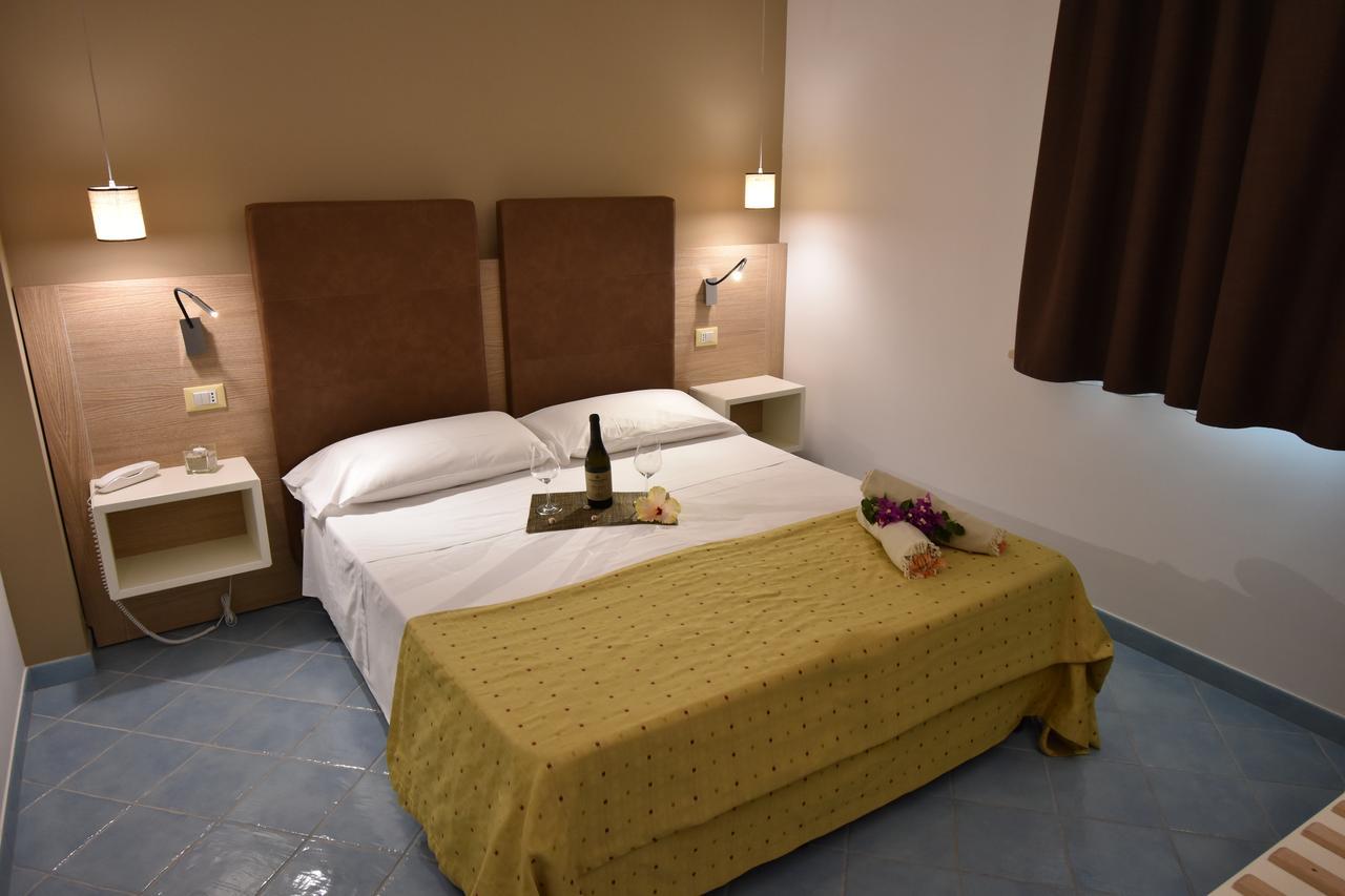 Baia Del Godano Resort & Spa 카포바티카노 외부 사진